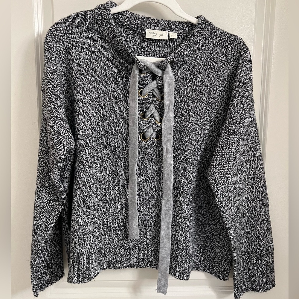 RD STYLE Dark Grey Maca Heather Lace Up Pullover Size Medium